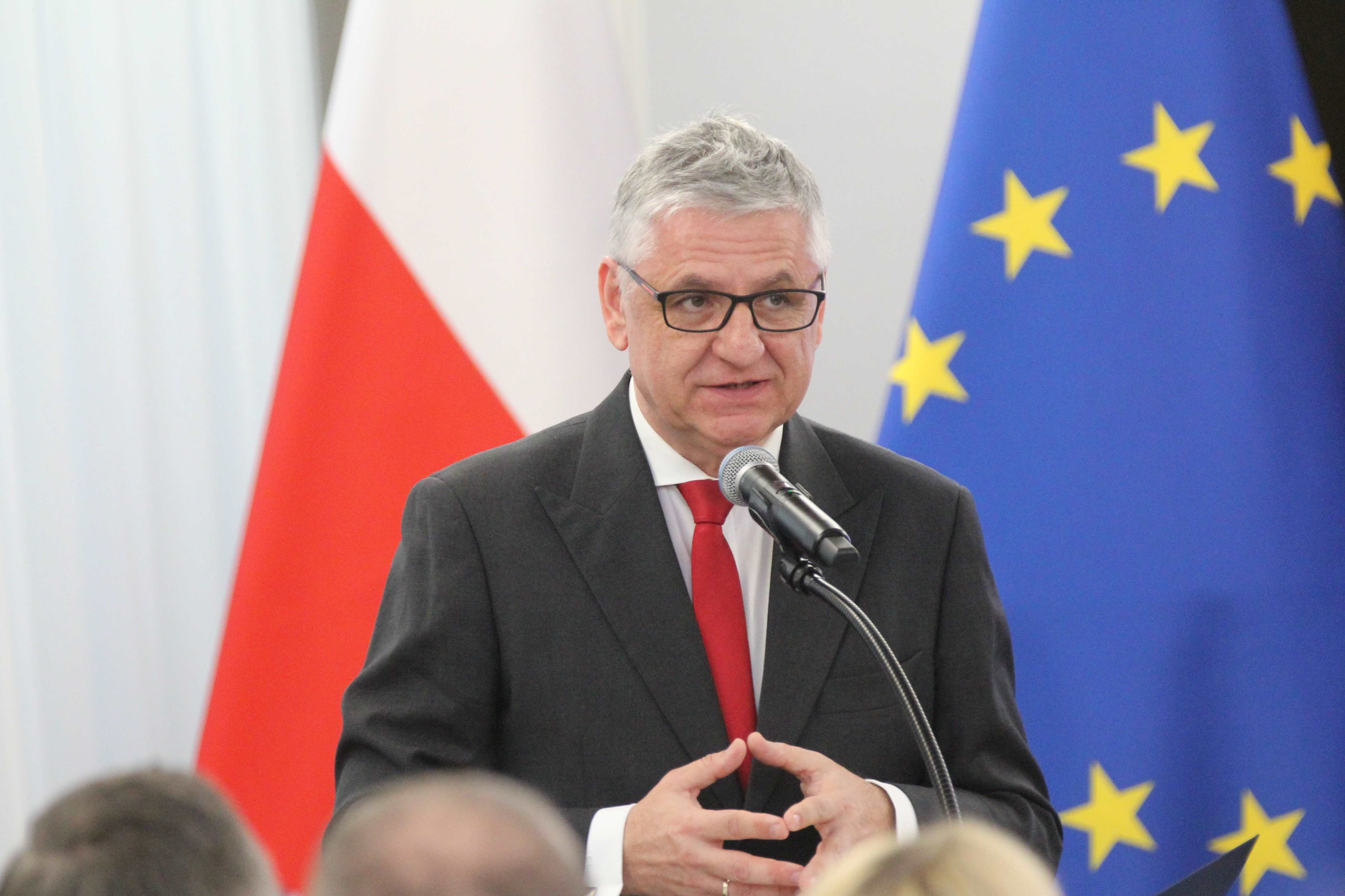 REKOMENDACJA 4.: Regulacje prawne kontra nieprawdziwe informacje