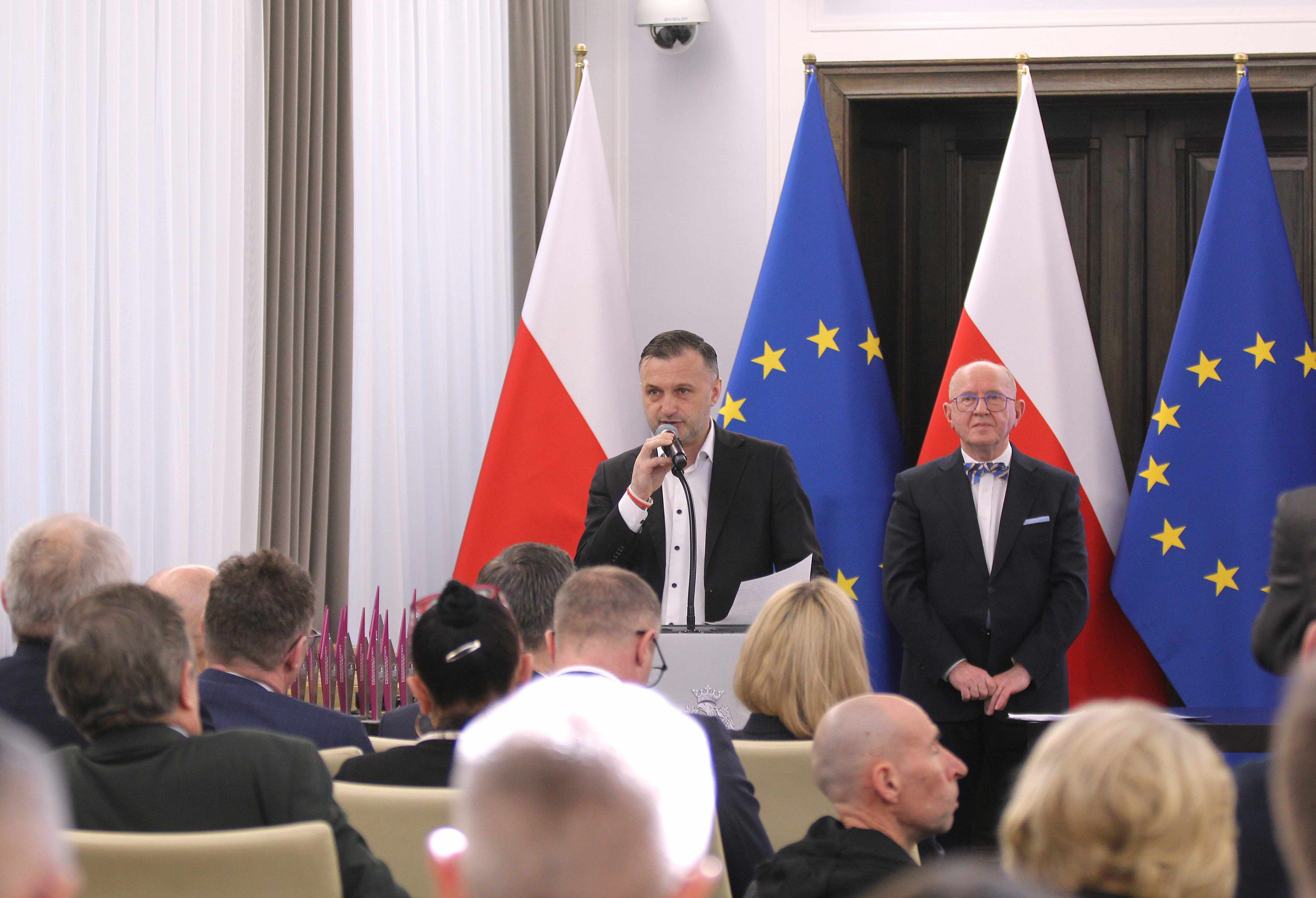 REKOMENDACJA 7.: Przeciwdziałanie wykluczeniu osób starszych